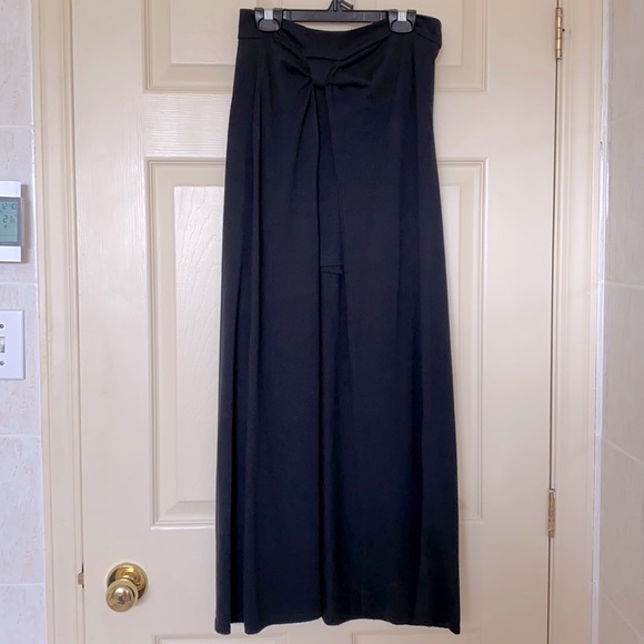 Black maxi skirt - Picture 1 of 1